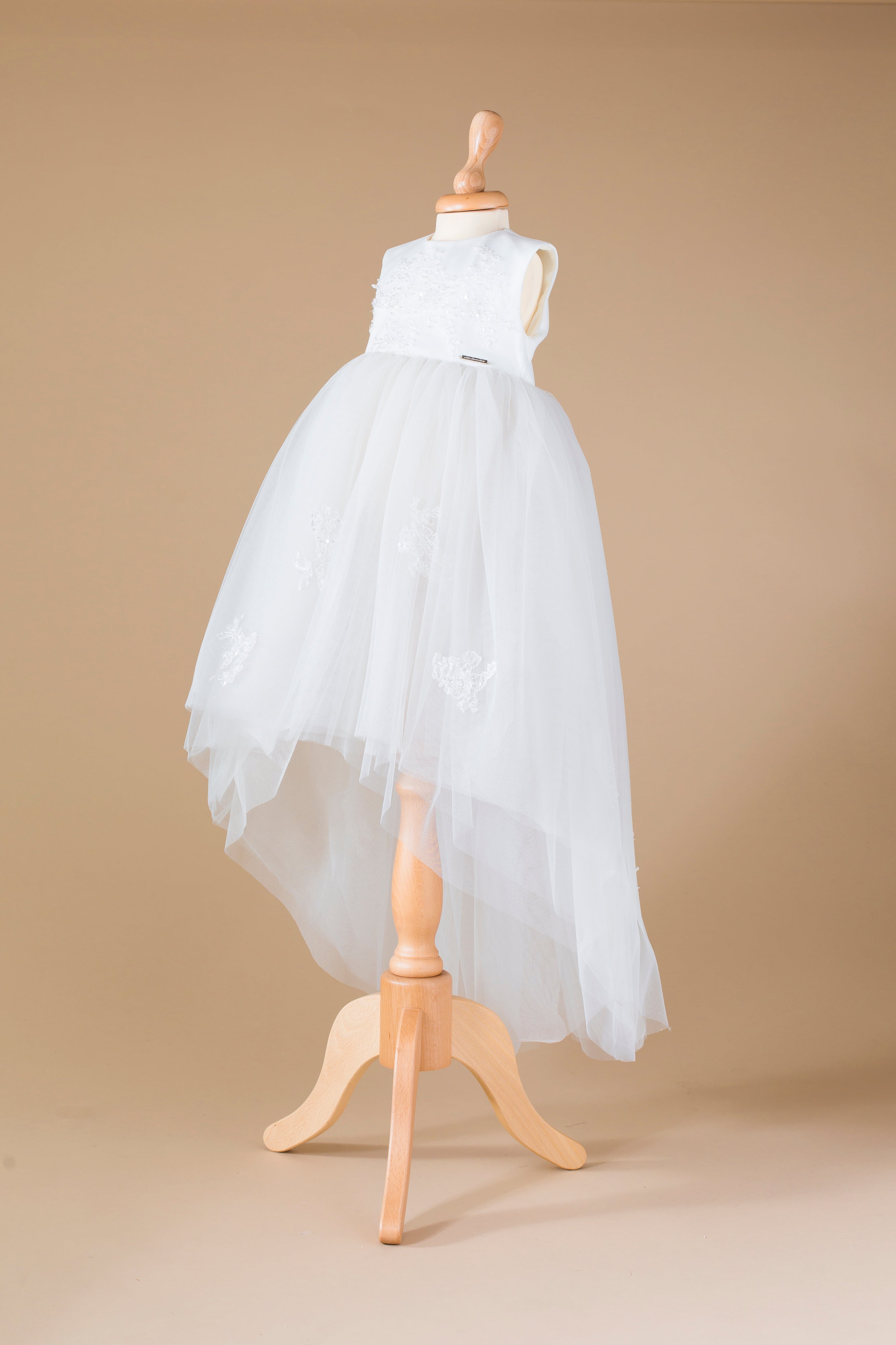 ABITO IN TULLE E RICAMO CON PAILLETTES RICAMATE