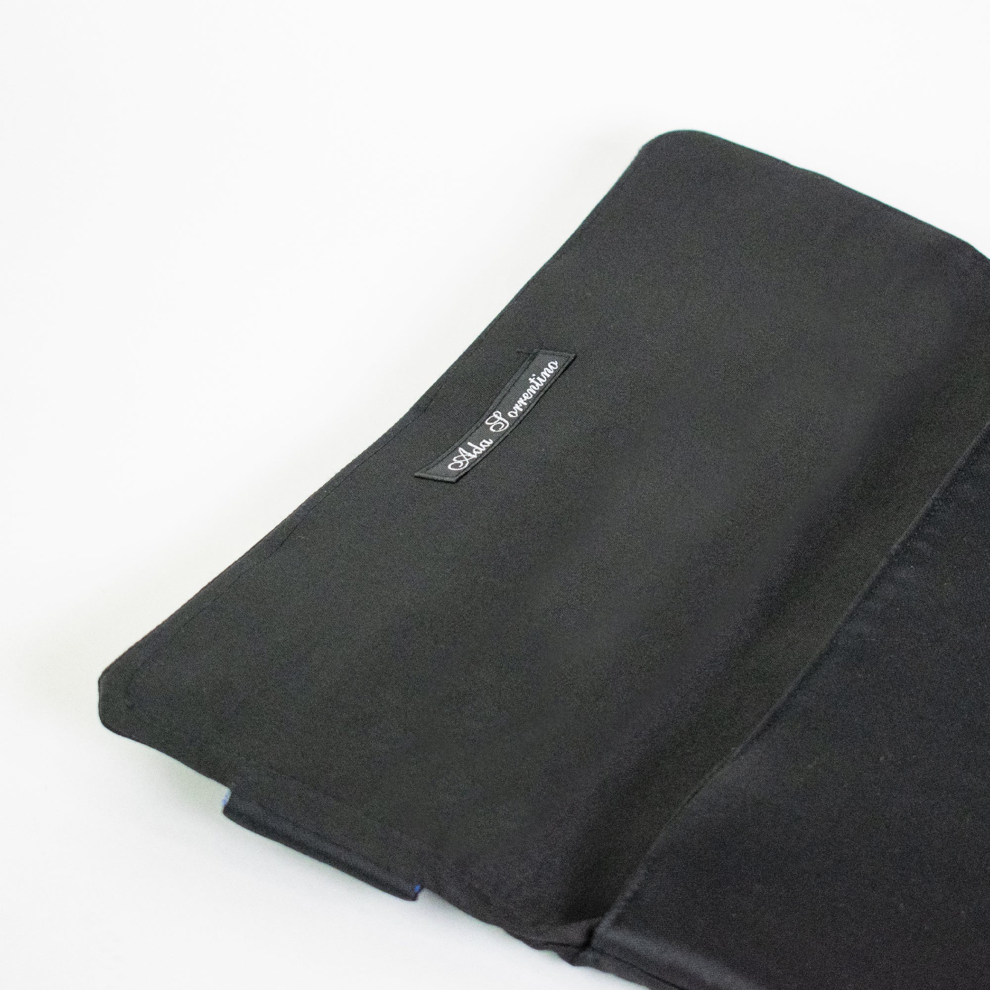 Pochette nera con fiori bicolore