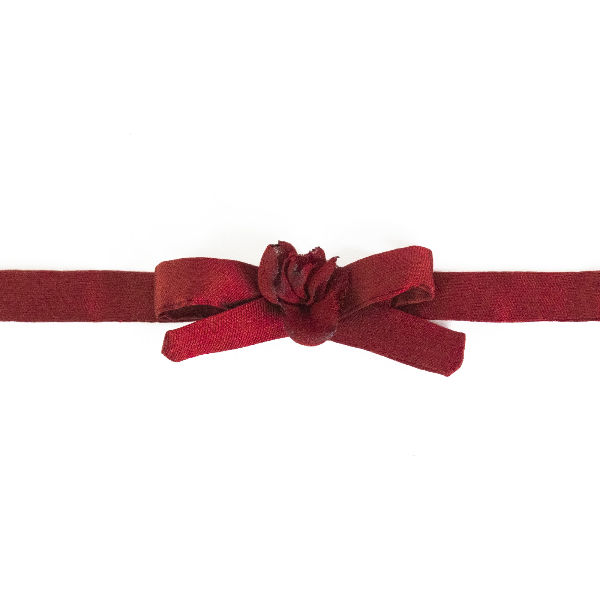 Collarino in mikado con fiocco e fiore tridimensionale