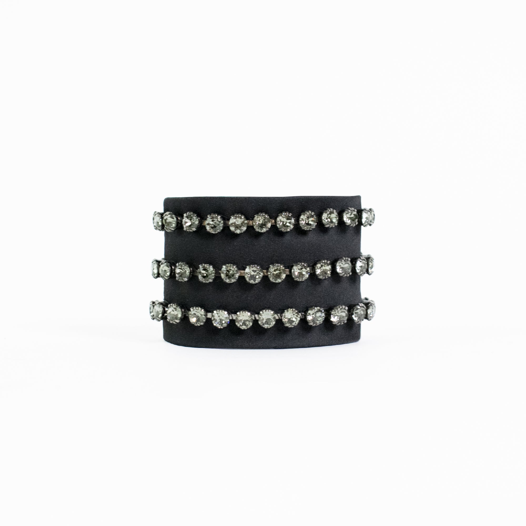 Bracciale nero con swarovski