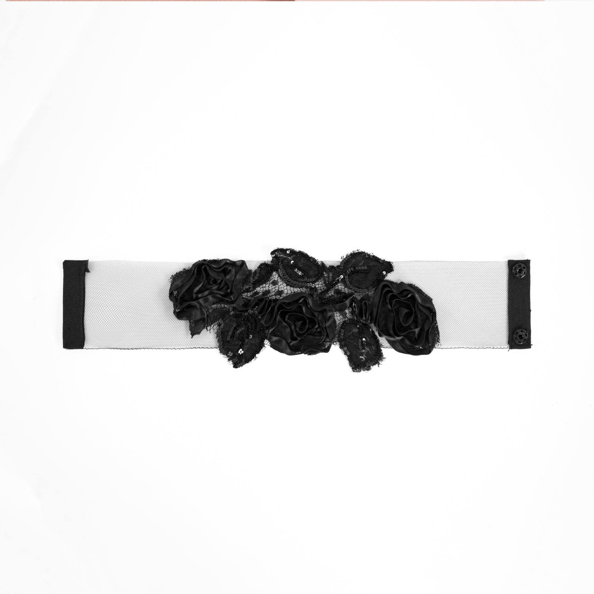 Collarino a rete con fiori tridimensionale