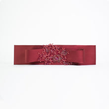 Load image into Gallery viewer, Cintura in mikado bordeaux con fiocco e applicazioni
